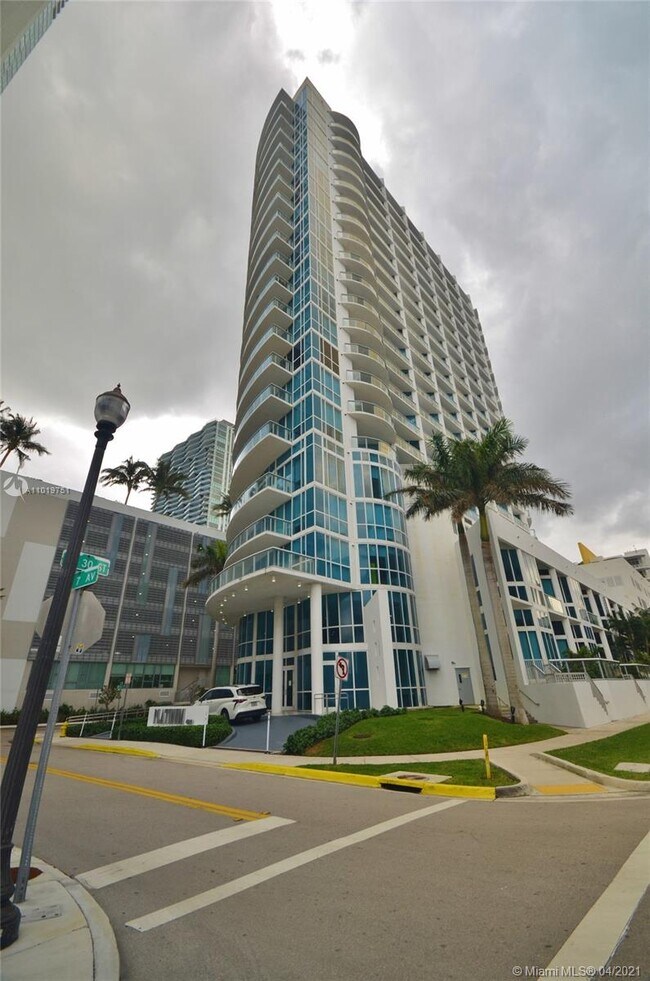 Building Photo - 480 NE 30th St