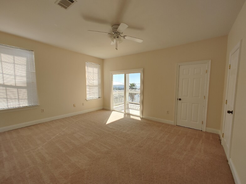 Building Photo - 118 Lakeview Dr