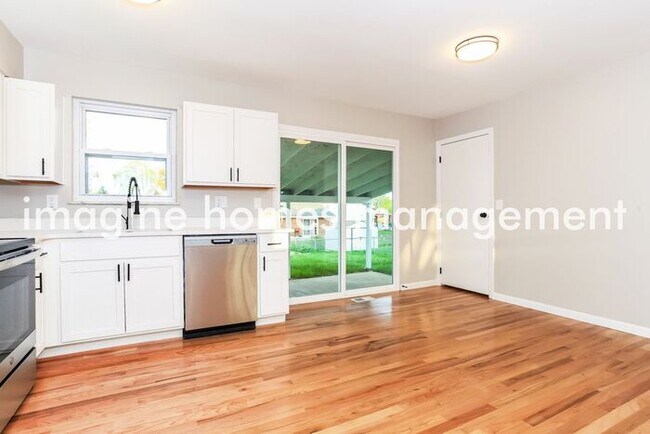 Building Photo - Pet-Friendly 3 Bedroom Home in Cincinnati!