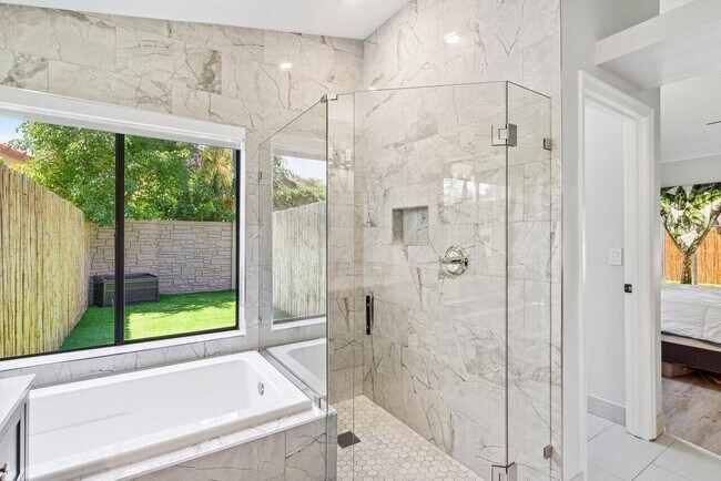 Building Photo - 10581 Mendocino Ln