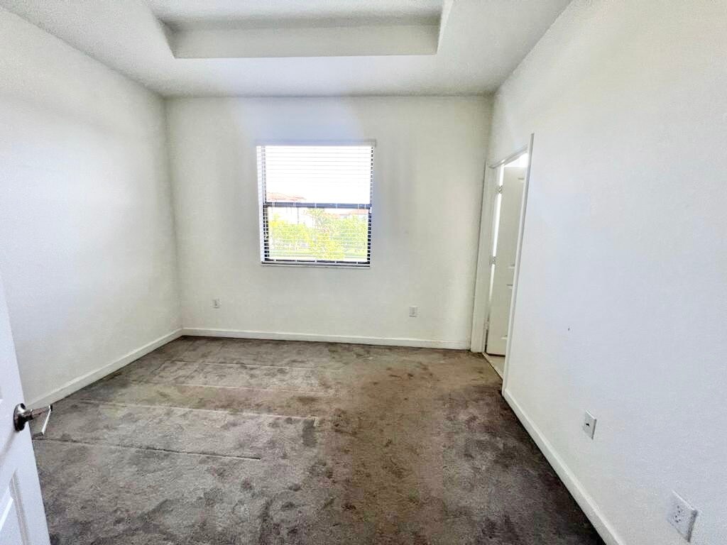 Building Photo - 575 NE 208th Ter