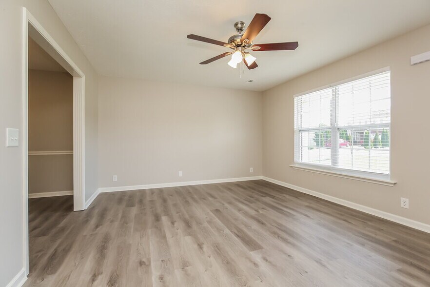 Building Photo - 606 Martinsdale Ct