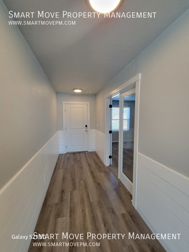 Building Photo - 6322 N Seacliff Ave