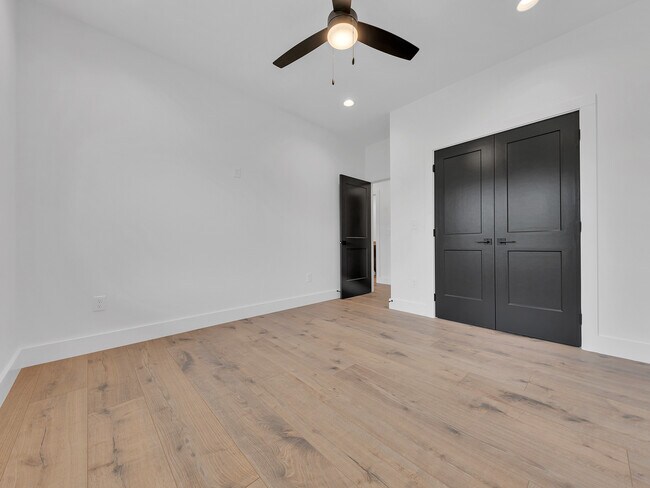 Building Photo - 252 River Valley Cir