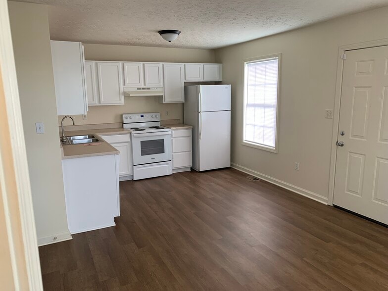 Building Photo - 1065 B Brandy Lane