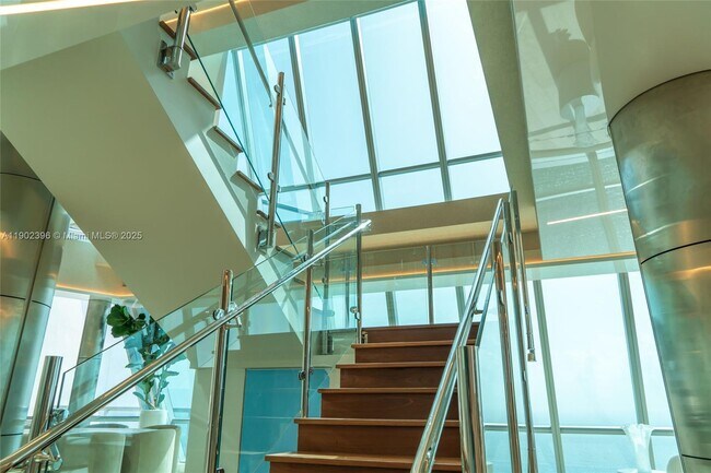 Building Photo - 17121 Collins Ave