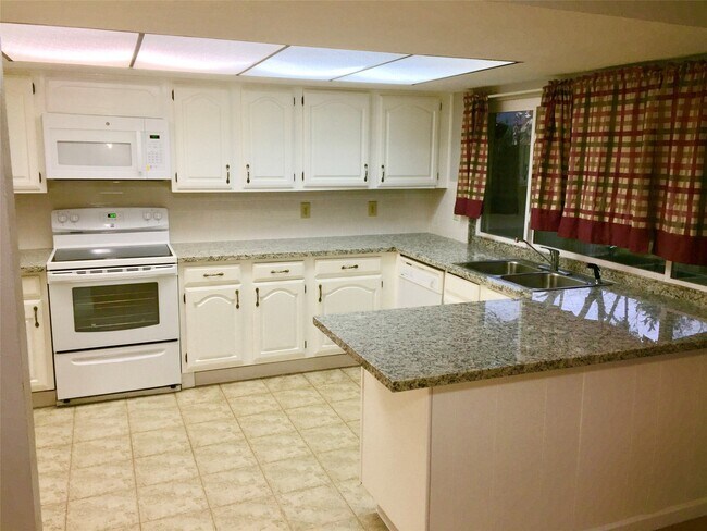 Building Photo - 7334 La Granada Dr