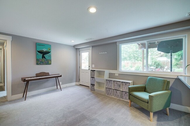 Building Photo - 5bd/2.5ba Edmonds Home