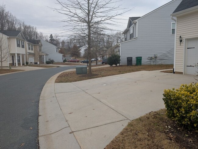 Building Photo - Spacious Townhome in Kingstree!