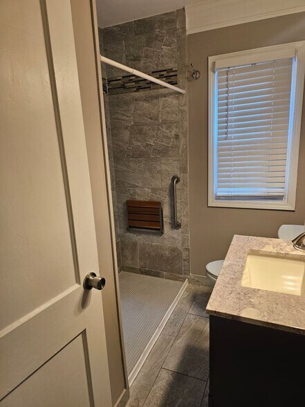 Building Photo - 276 Frasier St SE