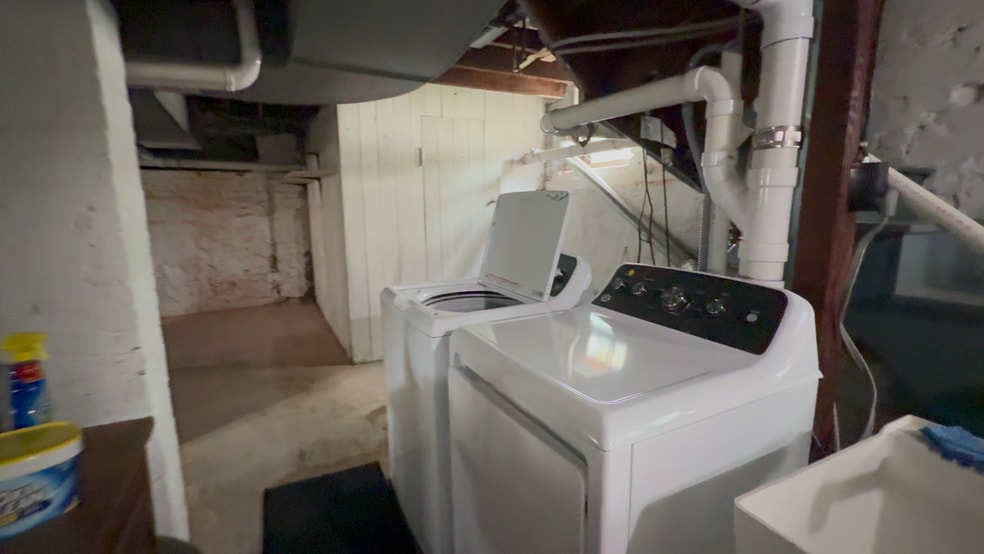 Primary Photo - 85 Putnam Ave