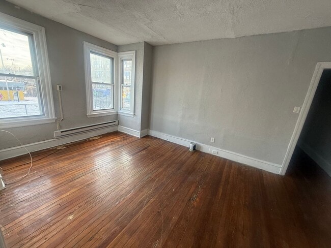 Building Photo - Bright & Spacious 3BR Apartment – Ideal for Relaxing or Entertaining