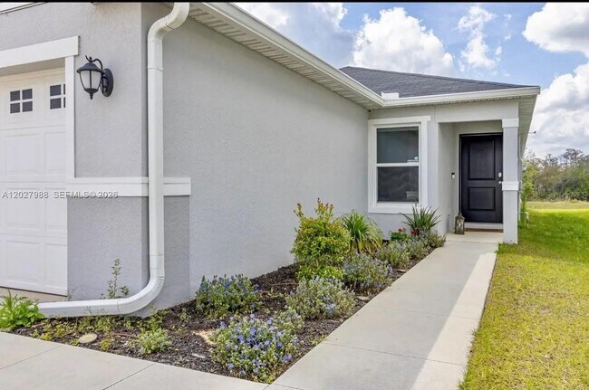 Building Photo - 1136 Papaya Cir.