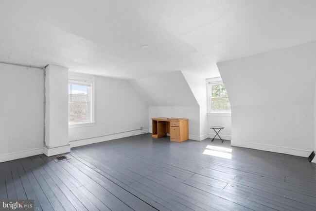 Building Photo - 502 Park Ave