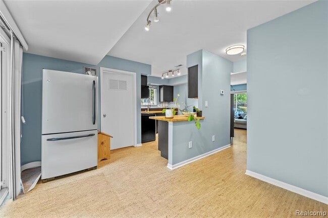 Building Photo - 1570 Streamwood Ct