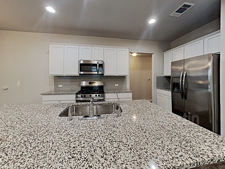 Building Photo - 120 Blue Sage Dr