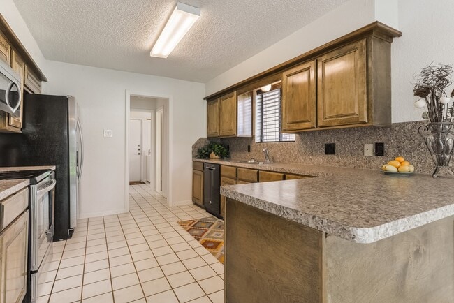 Building Photo - 15175 Diana Ln