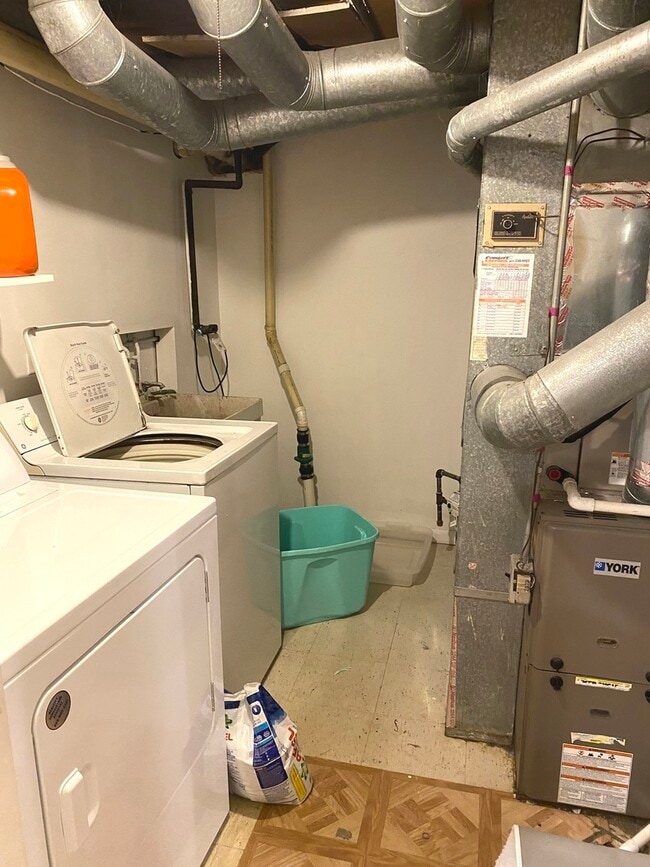 Building Photo - 322 Inverrary Ln