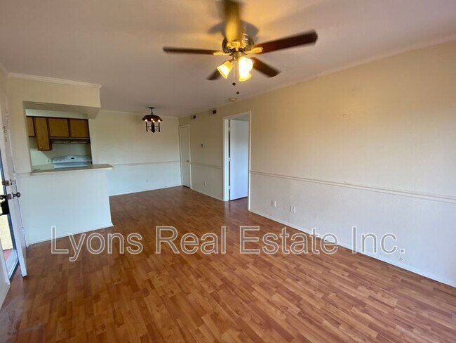 Building Photo - 2855 Winkler Ave