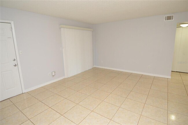 Building Photo - 8643 Mallard Reserve Dr