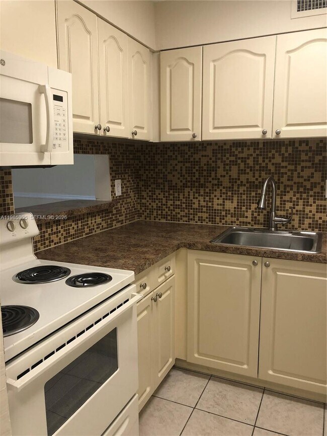 Building Photo - 9467 SW 76th St