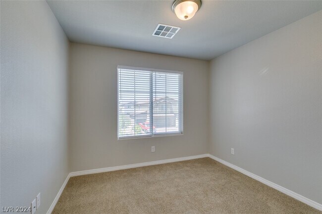 Building Photo - 945 Willow Berry Ave