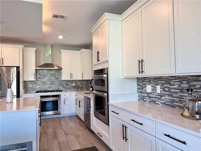 Building Photo - 12422 Foxtail Run Ave