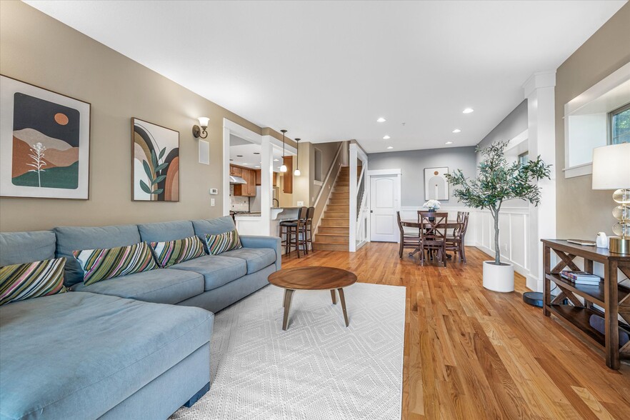 Building Photo - 3640 SW Baird St