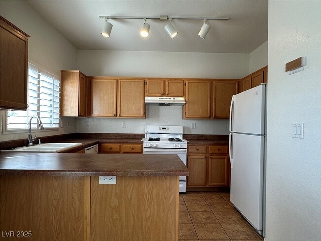 Building Photo - 3805 Ormond Beach St