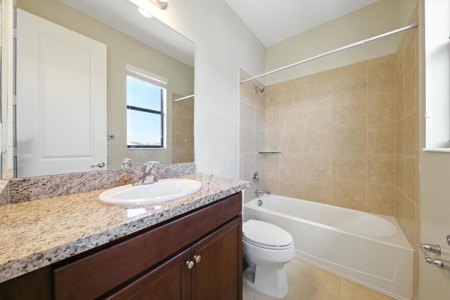 Building Photo - 11514 SW 13th Ct