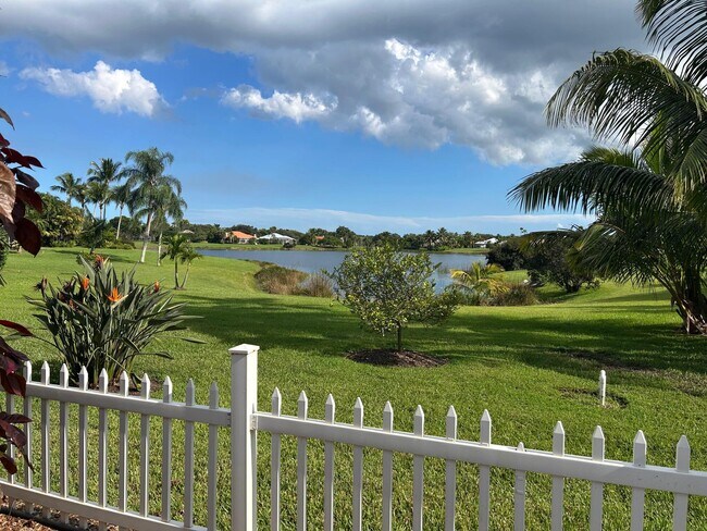 Building Photo - 4898 SW Lake Grove Cir