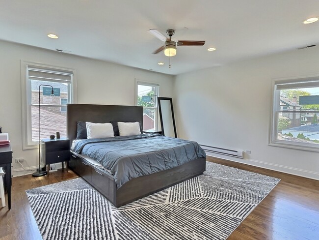 Building Photo - 4908 N Nagle Ave