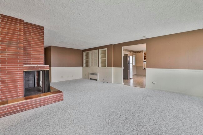 Building Photo - 334 S River Rd