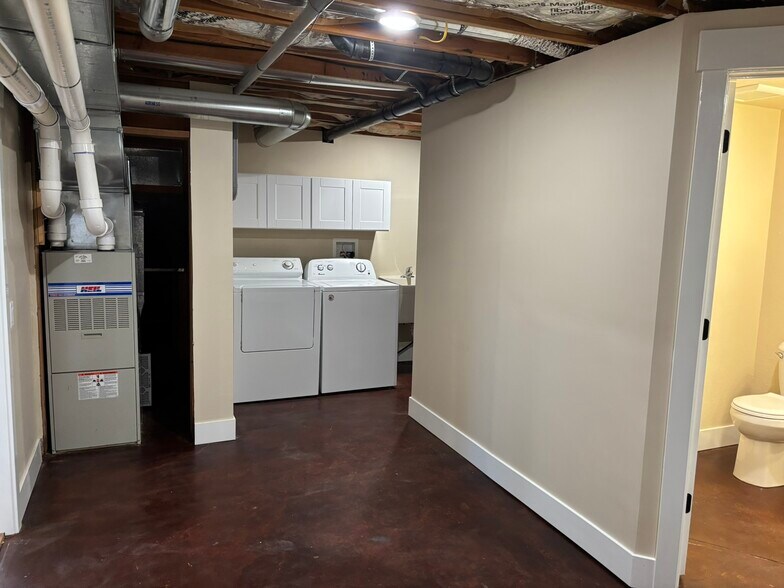 Building Photo - 2220 S 4000 W
