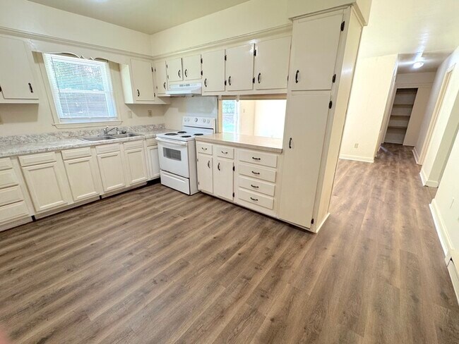 Building Photo - COME MEET YOUR NEW HOME!!!