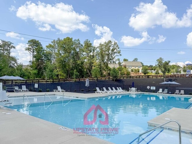 Building Photo - 376 Highline Trl