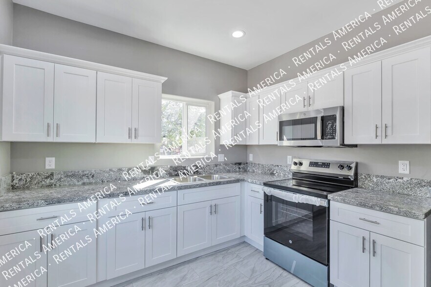 Building Photo - 1625 N Mountain View Ave