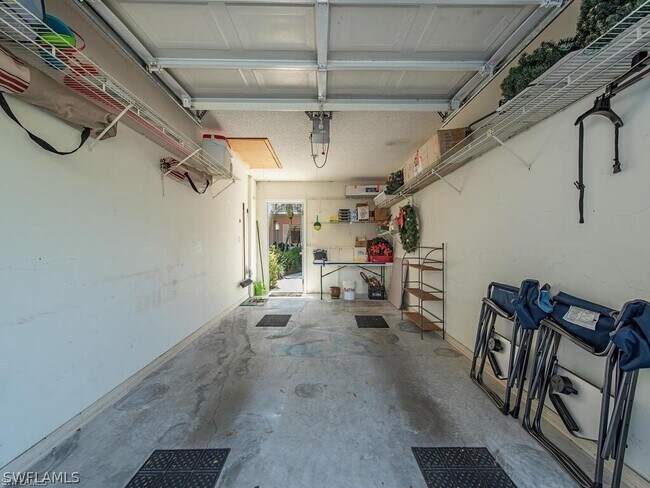 Building Photo - 5932 Cranbrook Way