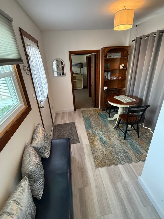 Building Photo - 2 Reed Ave