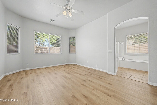 Building Photo - 8634 E Hillview St