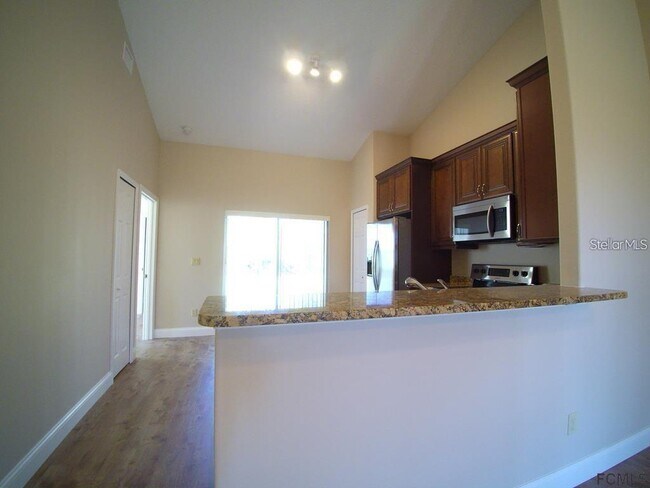 Building Photo - 13 Wood Amber Ln