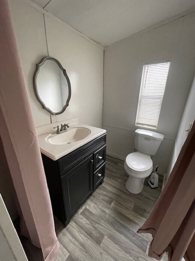 Building Photo - Near Bleeker Junction