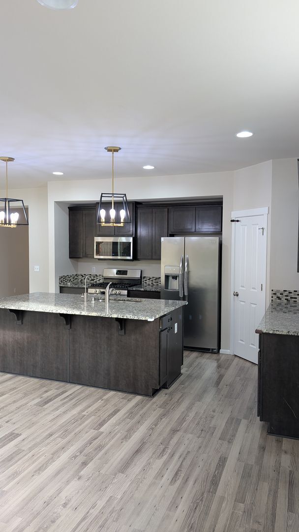 Building Photo - 5 bedroom Marysville 2 story home