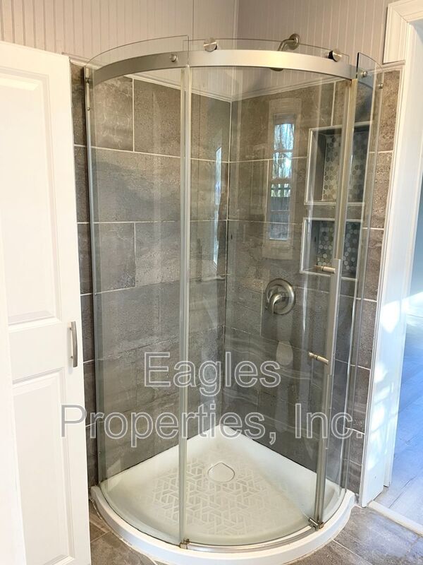 Building Photo - 108 Head St