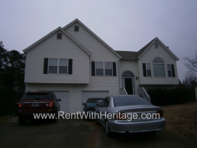 Building Photo - WOW!!!.....GORGEOUS 4Bd / 3Ba / UPGRADES GALLORE/ SWIM / TENNIS COMMUNITY