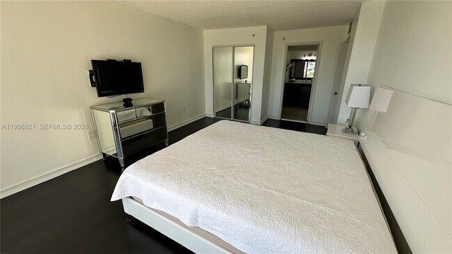 Building Photo - 210 174th St