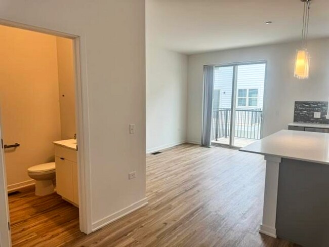 Building Photo - New Construction 3BR/2.5BA Townhome with Attached Garage in Oak Forest, Make your move less expen...