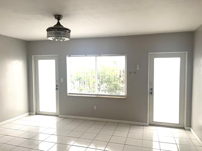 living room fan keeps the unit always cool - 252 Jefferson Ave