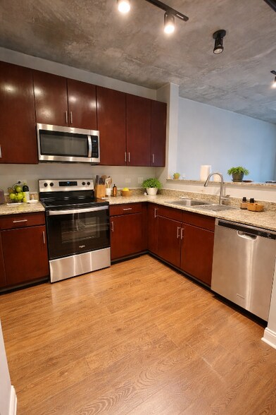 Building Photo - 900 S Clark St