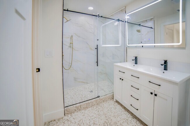Building Photo - 2625 Santa Barbara Dr NW